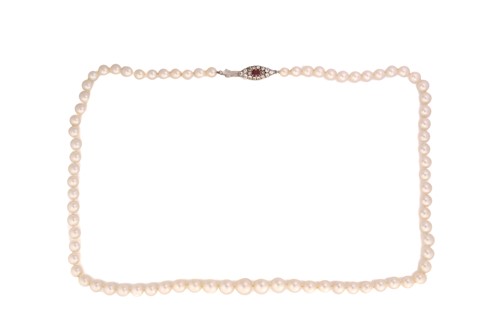 Lot 58 - A single-row cultured pearl necklace,...