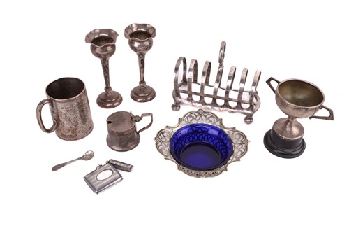 Lot 494 - A small collection of silver and silver plate...