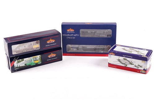 Lot 410 - Four boxed Bachman Branch-Line items,...