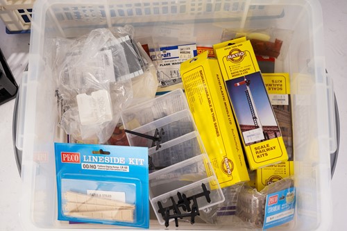 Lot 394 - A large quantity of model railway trackside...