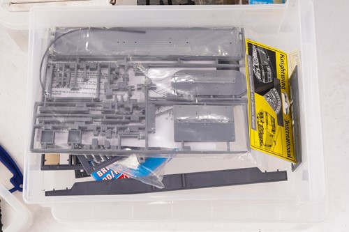 Lot 394 - A large quantity of model railway trackside...