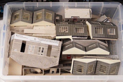 Lot 394 - A large quantity of model railway trackside...