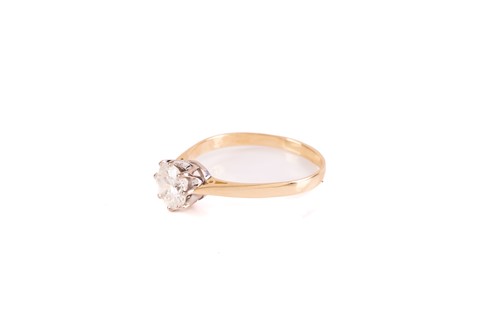 Lot 44 - A single stone diamond ring; the round...
