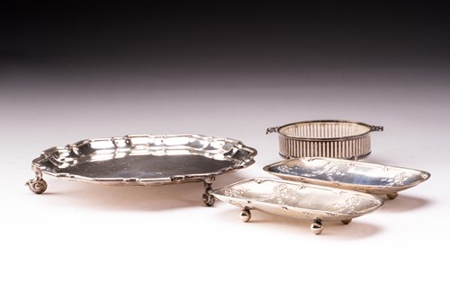 Lot 509 - A small silver waiter, with pe crust border....