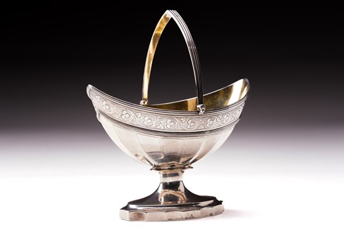 Lot 486 - A George III swing-handled pedestal silver...