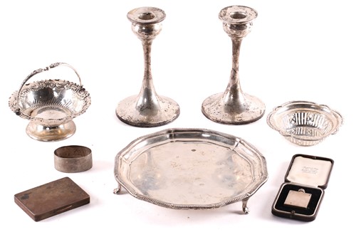 Lot 481 - A small collection of silver items including a...
