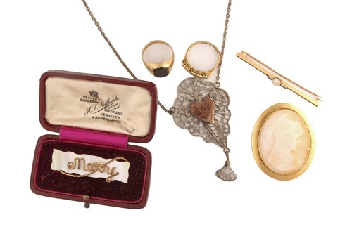 Lot 237 - A collection of jewellery comprising a 9ct...