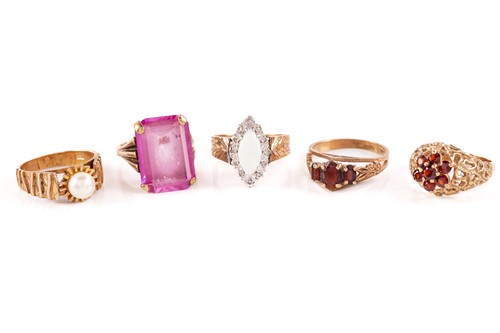 Lot 156 - A collection of stone set rings, the first...
