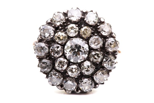 Lot 179 - A late 19th century diamond cluster ring: the...