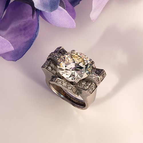 Lot 270 - An Art Deco style diamond cocktail ring,...