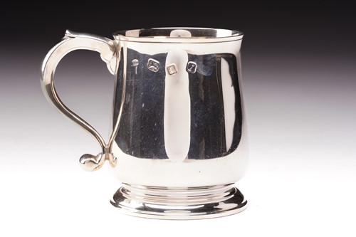 Lot 522 - A 1930s silver novelty table lighter, Chester...