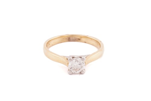 Lot 152 - A single stone diamond ring; the round...