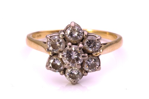 Lot 134 - A diamond flowerhead ring in 18ct gold,...