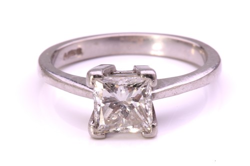 Lot 173 - A diamond solitaire ring in platinum,...
