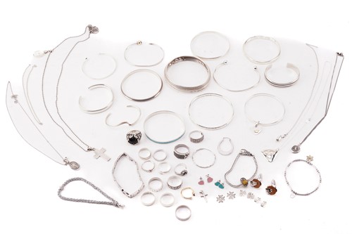 Lot 177 - A quantity of silver and white metal jewellery...