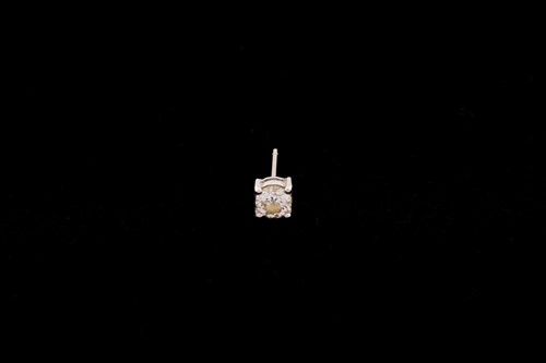 Lot 37 - A single diamond stud earring, consists of a...