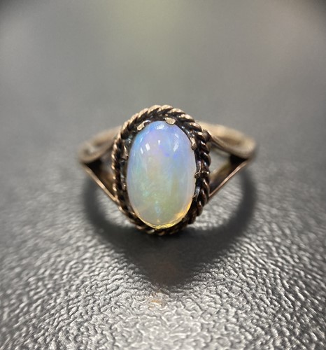 Lot 85 - A precious opal ring and a five-stone diamond...