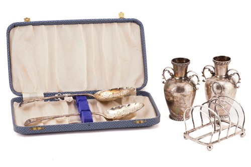 Lot 487 - A pair of George III silver two-handled...