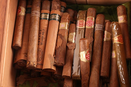 Lot 134 - A brass bound Coromandel humidor containing 13...