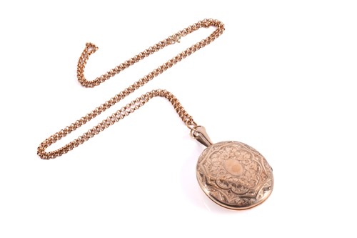 Lot 139 - A large locket and chain, the locket measures...