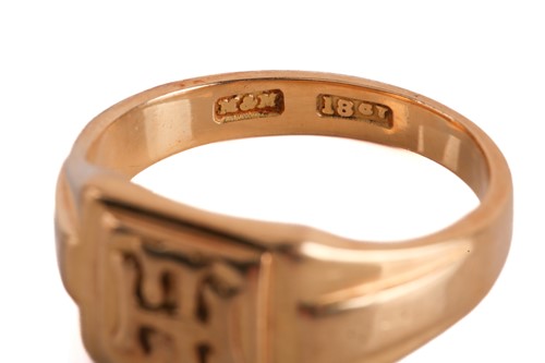 Lot 25 - A signet ring, a collar pin and a single...