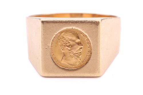 Lot 52 - A commemorative coin ring in signet style, the...