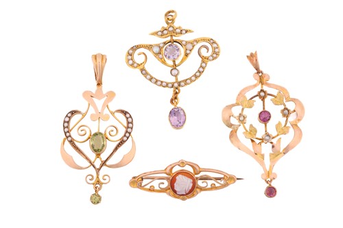 Lot 87 - Three gem-set pendants and a cameo bar brooch;...