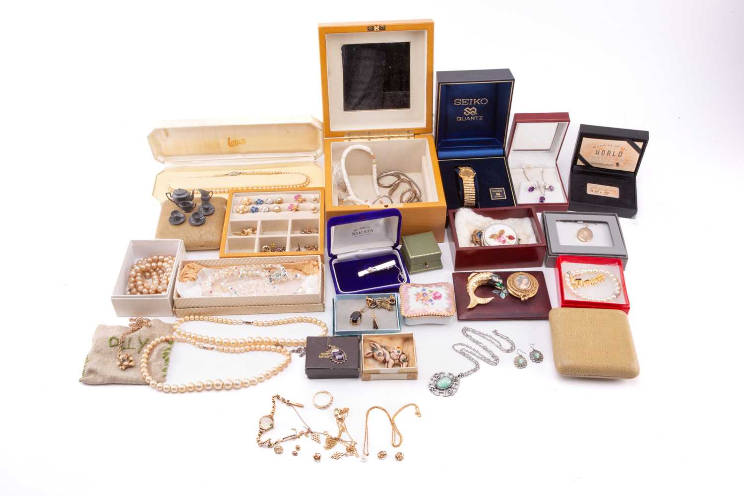 Lot 10 - A collection of mixed collection of costume...