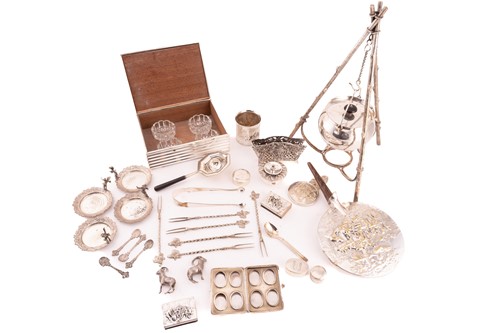 Lot 448 - A collection of silver and silver plate...