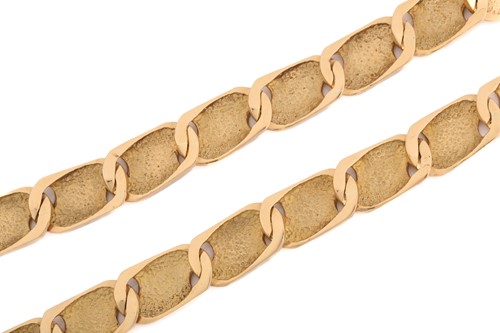 Lot 38 - A fancy curb link chain, panels part textured,...
