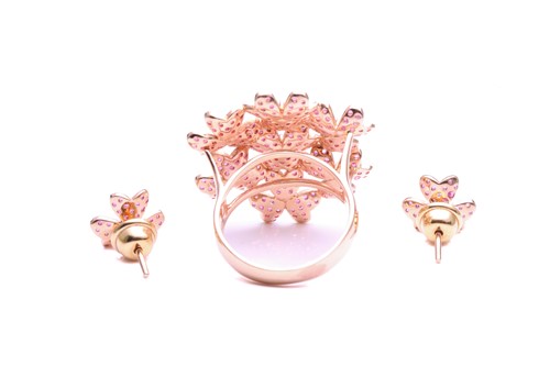 Lot 49 - A floral dress ring and earrings en suite; the...