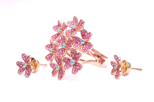 Lot 49 - A floral dress ring and earrings en suite; the...
