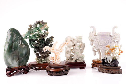 Lot 526 - A collection of Chinese jade and hardstone...