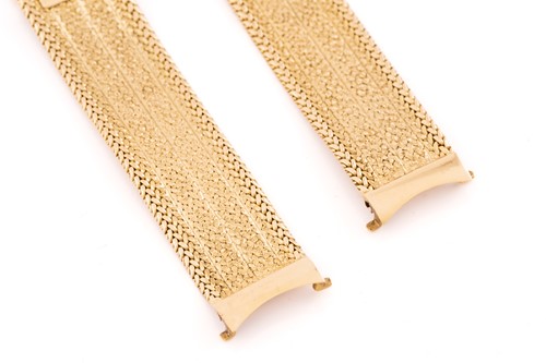 Lot 288 - An 18mm woven yellow metal strap stamped '750'...