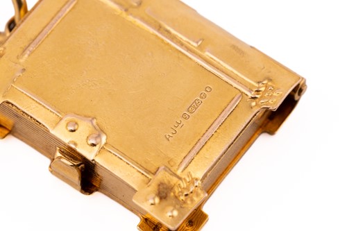 Lot 110 - A miscellaneous aggregate of 9ct yellow gold...