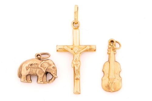 Lot 110 - A miscellaneous aggregate of 9ct yellow gold...