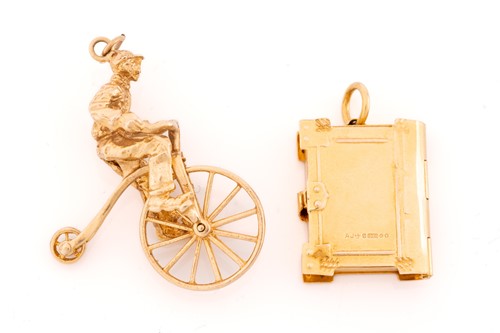 Lot 110 - A miscellaneous aggregate of 9ct yellow gold...