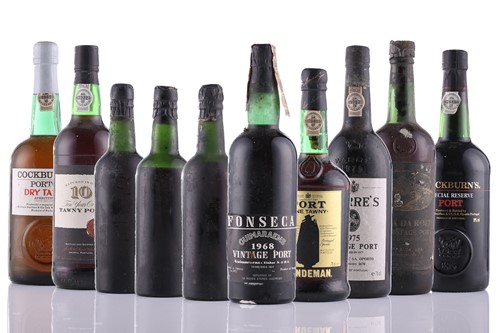 Lot 582 - A collection of mixed vintage Port, comprising...