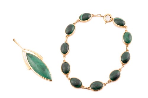 Lot 159 - A malachite pendant and bracelet, the pendant...