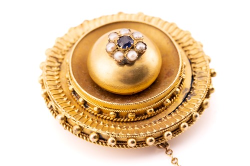 Lot 117 - A Victorian mourning brooch in Etruscan...