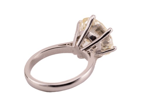 Lot 254 - A diamond solitaire ring in platinum,...