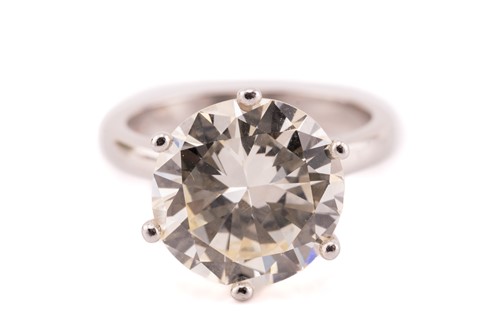 Lot 254 - A diamond solitaire ring in platinum,...