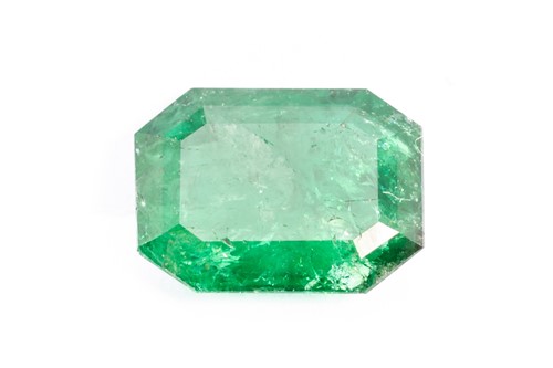 Lot 256 - A 1.19ct loose faceted emerald,...