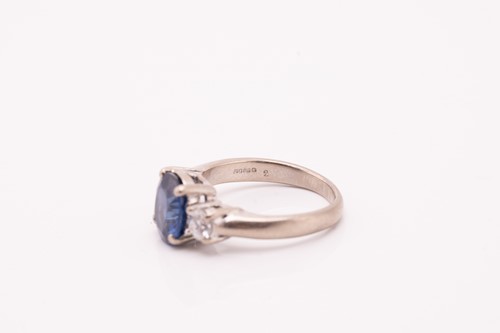 Lot 177 - A three-stone sapphire and diamond ring in...