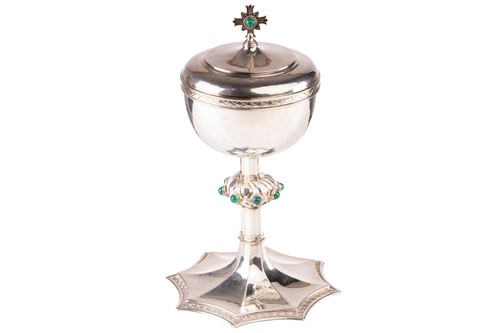 Lot 437 - A silver ciborium, Burns, Oats & Washbourne,...