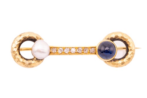 Lot 182 - A gem-set bar brooch in form of a horsebit,...