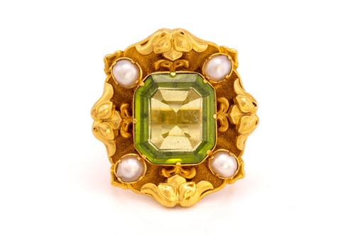 Lot 169 - A peridot and pearl cocktail ring, centring an...