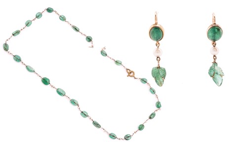 Lot 226 - An emerald bead and seed pearl necklace...