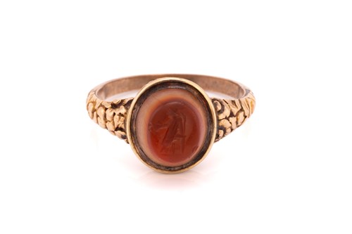 Lot 14 - A Roman-style intaglio seal ring, set with an...