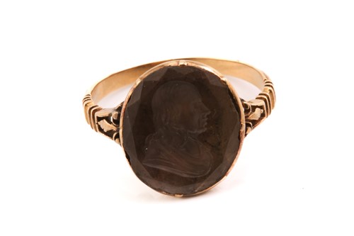 Lot 34 - A George III intaglio ring, featuring an oval...